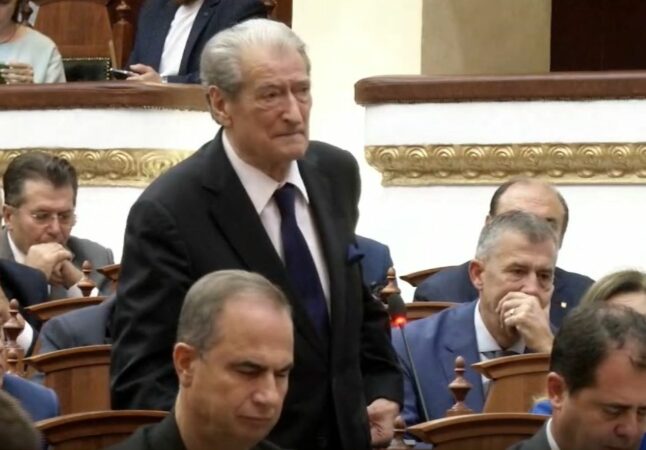 “Organizata kriminale e Shqipërisë e ka emrin Edi Rama”/Shpërthen Berisha: Akt i turpshëm, çfarë e keni ju Kushtetutën?