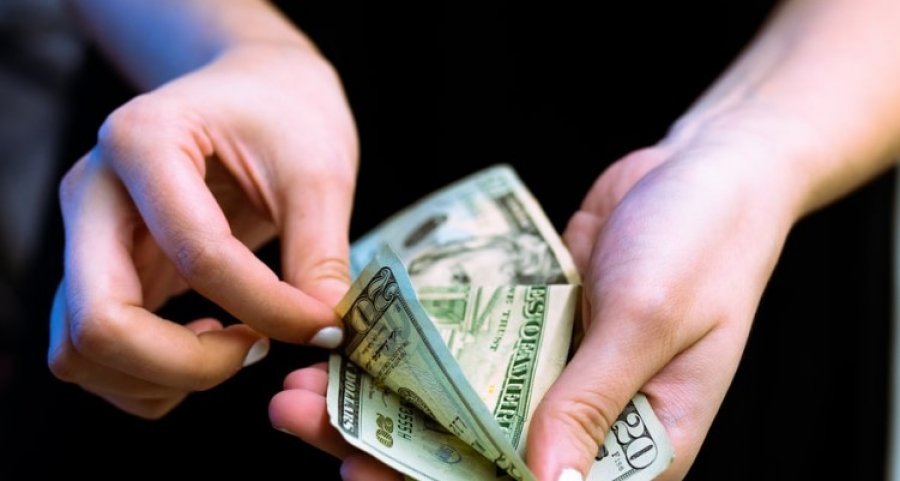 Pagat në shtet ‘fluturojnë’, privatët ngecin: Qeveria thellon hendekun mes shqiptarëve