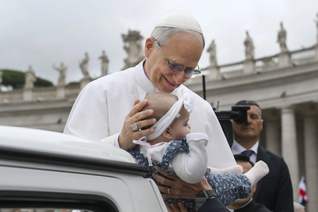 Papa Leoni XIV feston 70-vjetorin, ditëlindja e parë në krye të Vatikanit