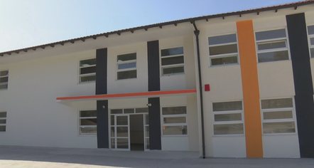 Paradoksi i shkollës së re në Selenicë: Kur erdhën kushtet, ishin larguar nxënësit