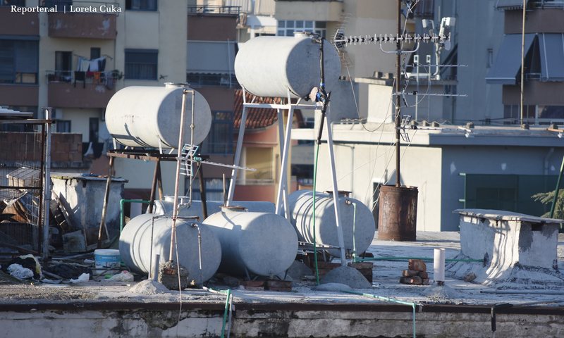 Paralajmërimi: a po i vjen fundi i një shëmtie tipike shqiptare?