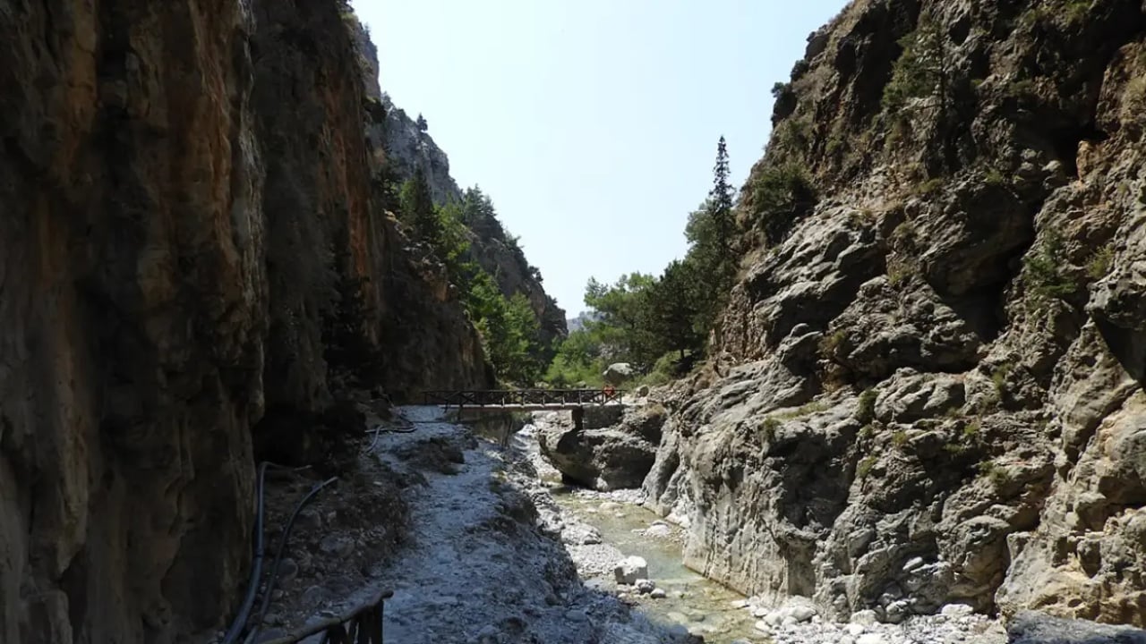 Parashikimi për rreshje të dendura shiu dhe stuhi, mbyllet një nga pikat më atraktive të Kretës