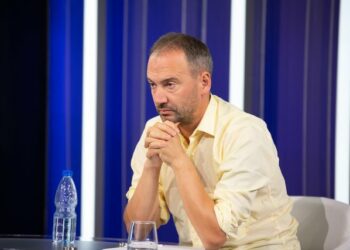 “Partitë e mëdha nuk kanë më të njëjtën peshë”/ Reagon pedagogu: Shqiptarët të zhgënjyer nga politika