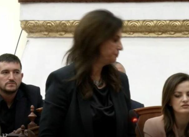 Pas 8 viteve mungesë, rikthehet në Kuvend Jozefina Topalli, betohet si deputete