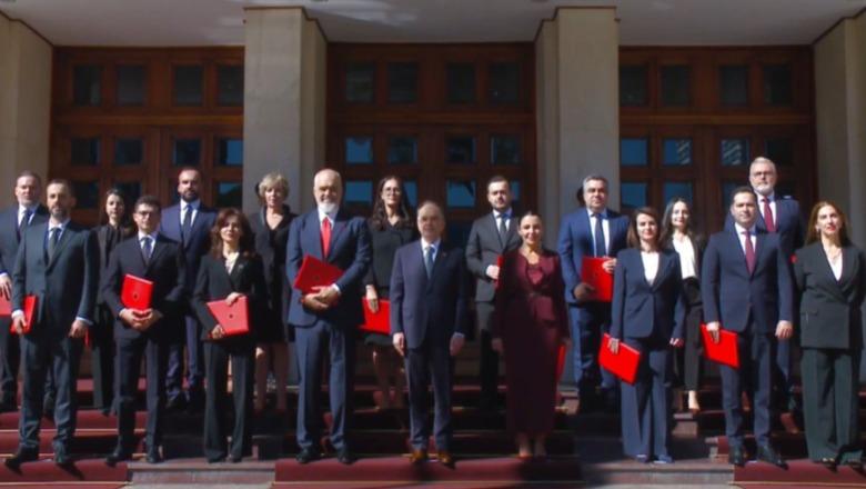 Pas betimit, Rama dhe 16 ministrat realizojnë foton e përbashkët me presidentin Bajram Begaj