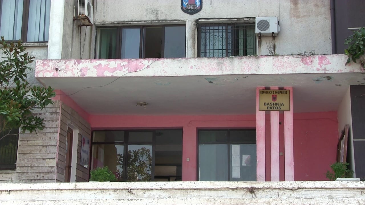 Pas hetimit nga SPAK rikthehet në punë, por i diskriminuar/ Bashkia Patosit e izolon dhe e ul në detyrë