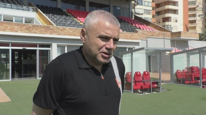 Pasi i dhunoi në stadium, Sinan Idrizi i shpall gazetarët ‘agjentë të kamufluar”: Kishin armë të sofistikuara…