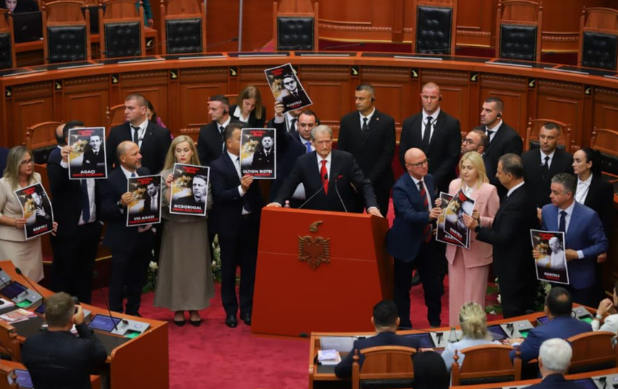 PD kërkoi një minutë heshtje për Azem Hajdarin dhe Charlie Kirk, por PS refuzoi