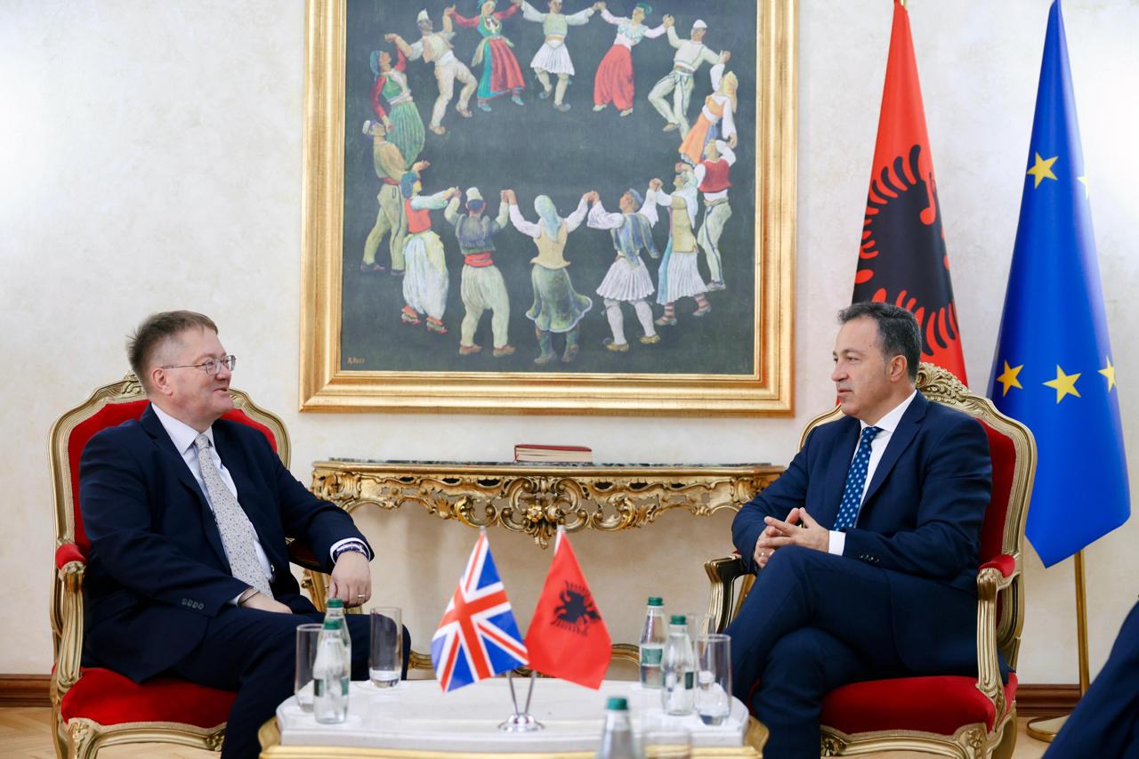 Peleshi takon ambasadorin britanik: Kuvendi, partner kyç në forcimin e demokracisë dhe reformave