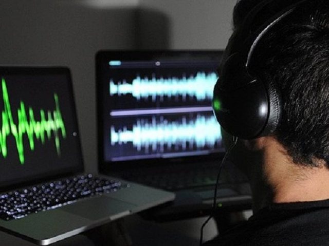 “Për bixhoz shqiptarët….” – Përgjimet që fundosën ish-kreun e SHISH dhe të birin: E kam plakun drejtor, jo në terren