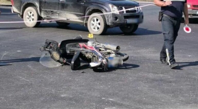 Përgjaken akset në vend/ Tjetër aksident, mjeti përplas motorçiklistin, i plagosuri dërgohet menjëherë në spital