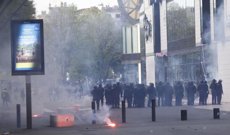 Përplasje të dhunshme në Paris para ndeshjes në Champions, arrestohen 19 tifozë