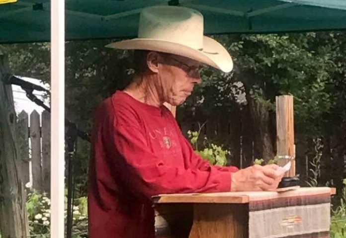 Peter Mladinic: Schaeffer mahnitet me poetët