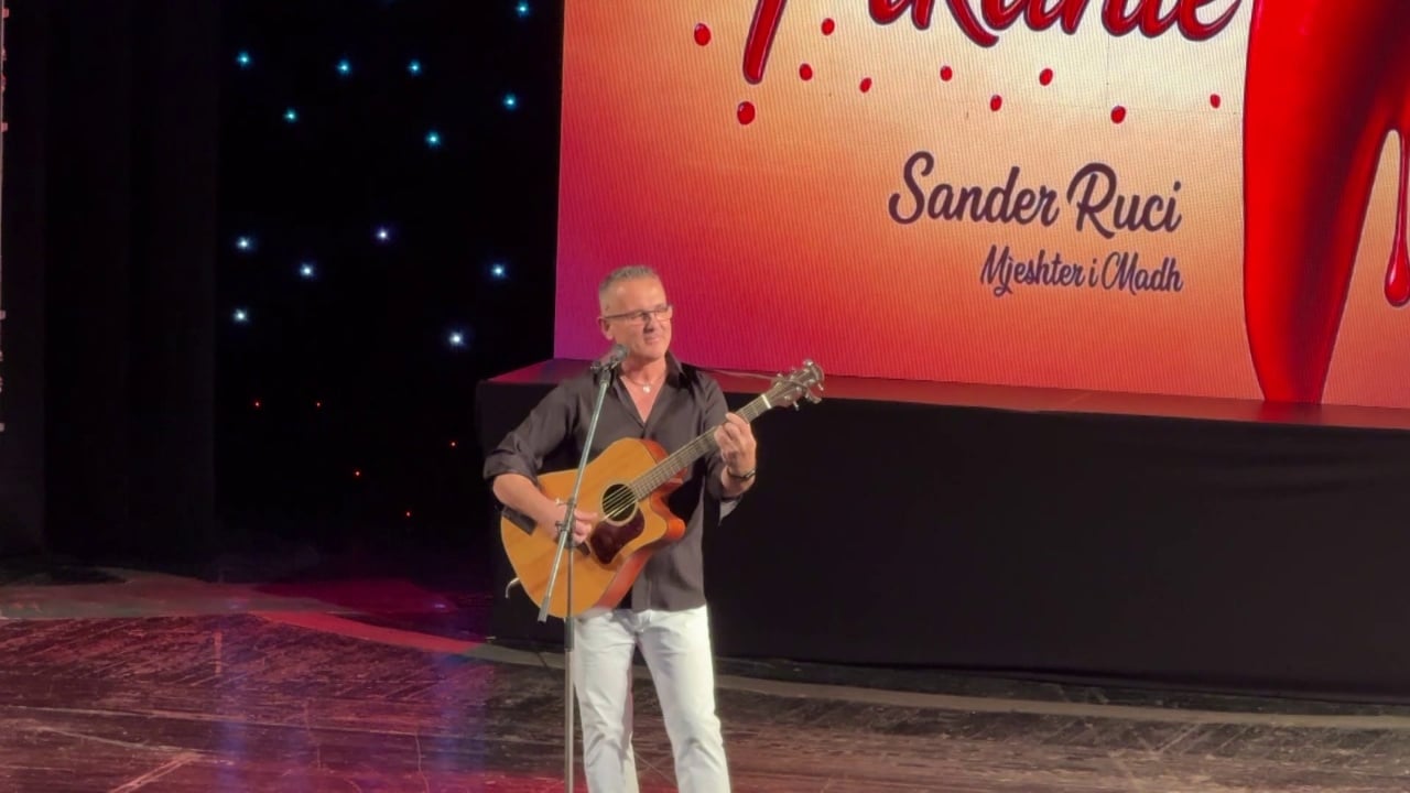 “Pikante” nga Sandër Ruçi/ Mjeshtri i humorit rikthehet në skenën e teatrit “Migjeni”