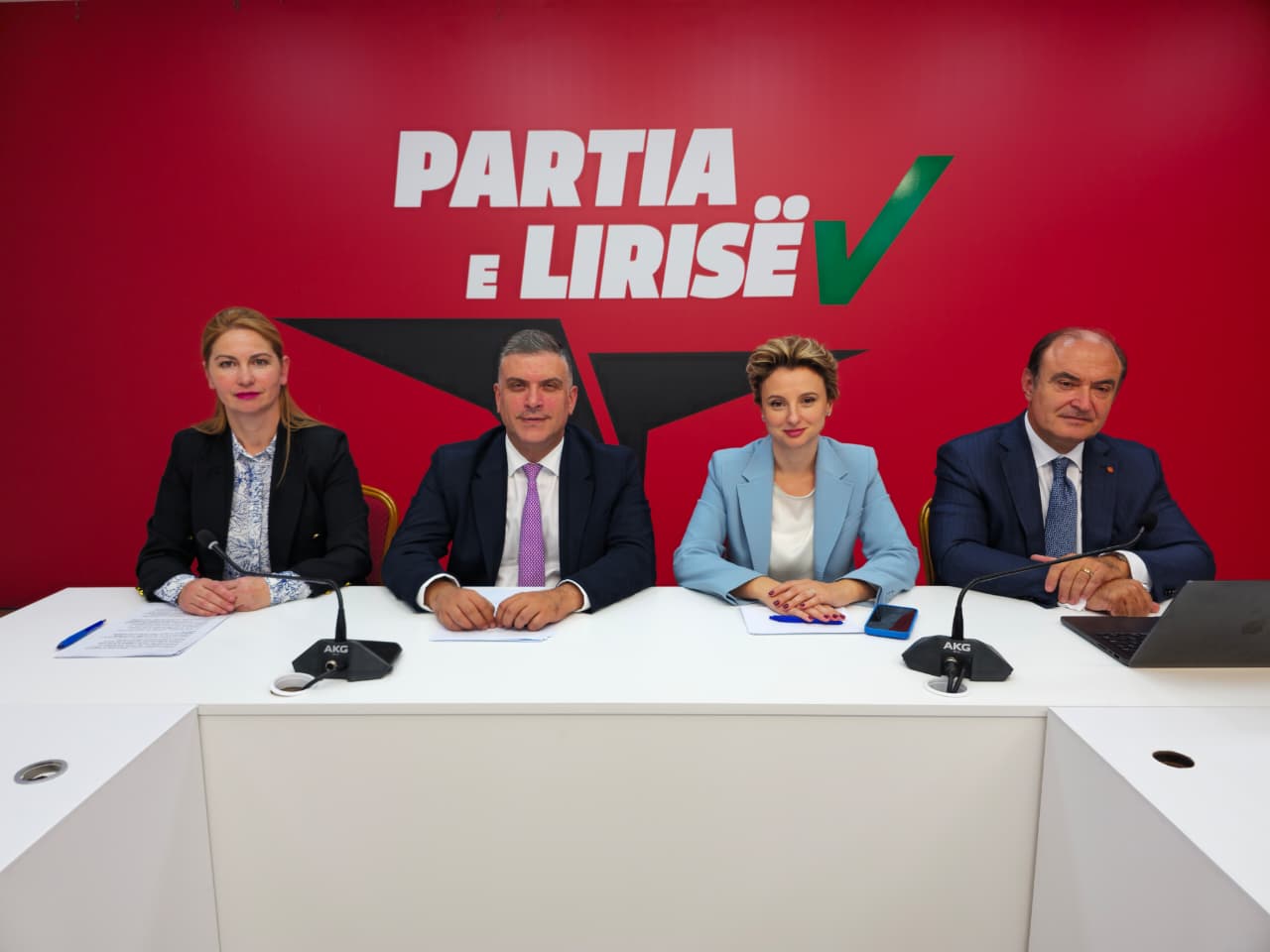 PL i bashkohet qëndrimit të PD: Begaj të mos thërrasë ministrat për betim. Mocion për shkarkimin e Peleshit