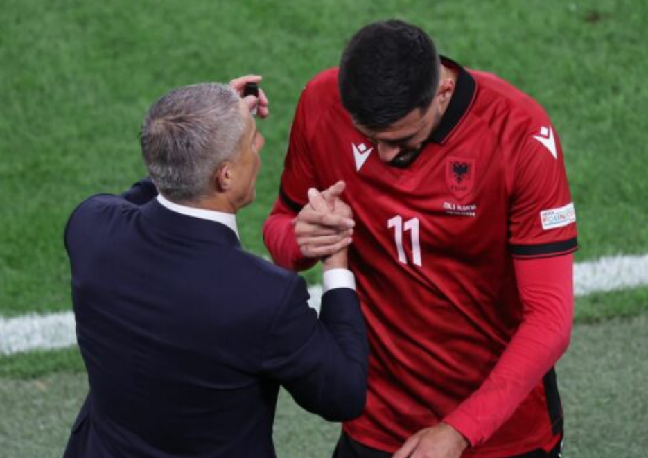 “Po mund të jesh yll futbolli mor burrë”, shpërthimi emocional i gazetarit: Nëse Armando Broja e dëgjon këtë intervistë, të mbledhi mendjen…