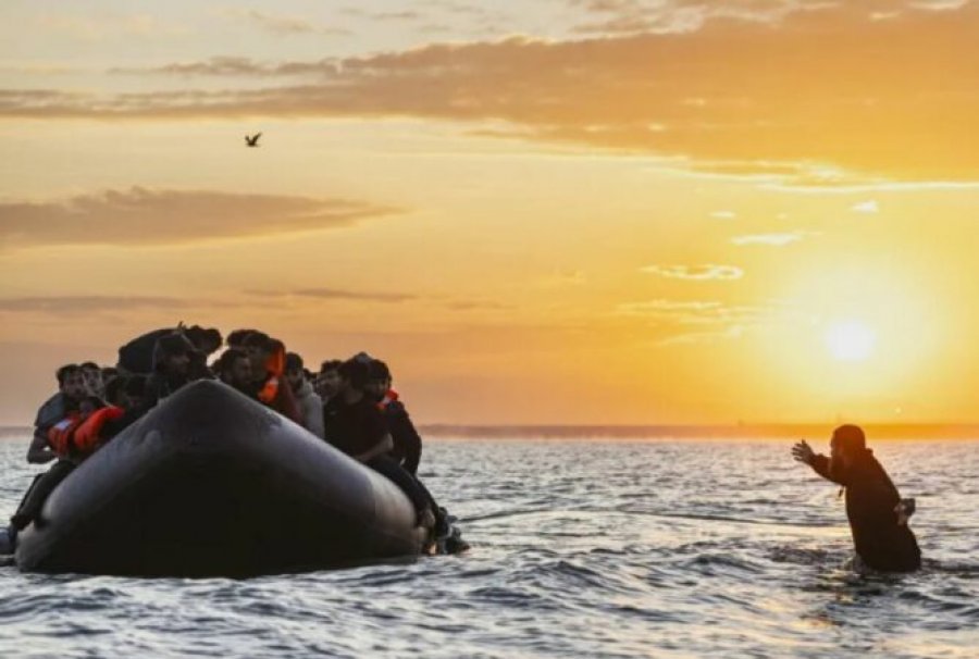 ‘Po tallen me ligjet tona’, Britania zotohet të luftojë bllokimet ligjore që pengojnë largimin e emigrantëve
