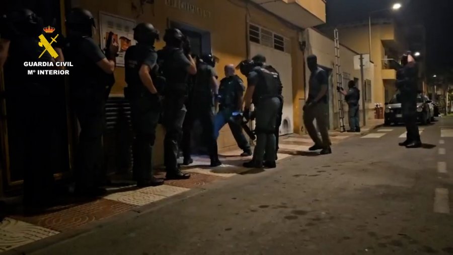 Policia spanjolle godet bandën shqiptare të drogës, sekuestrohen 300 kg kanabis dhe 500 mijë euro