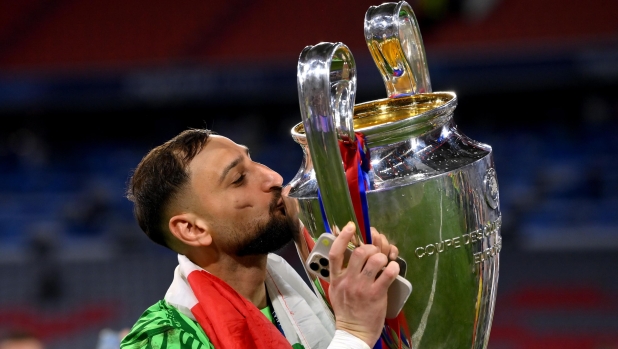 Portieri anglez kritikon Luis Enrique: Donnarumma është shumë më i aftë se të luajë me këmbë