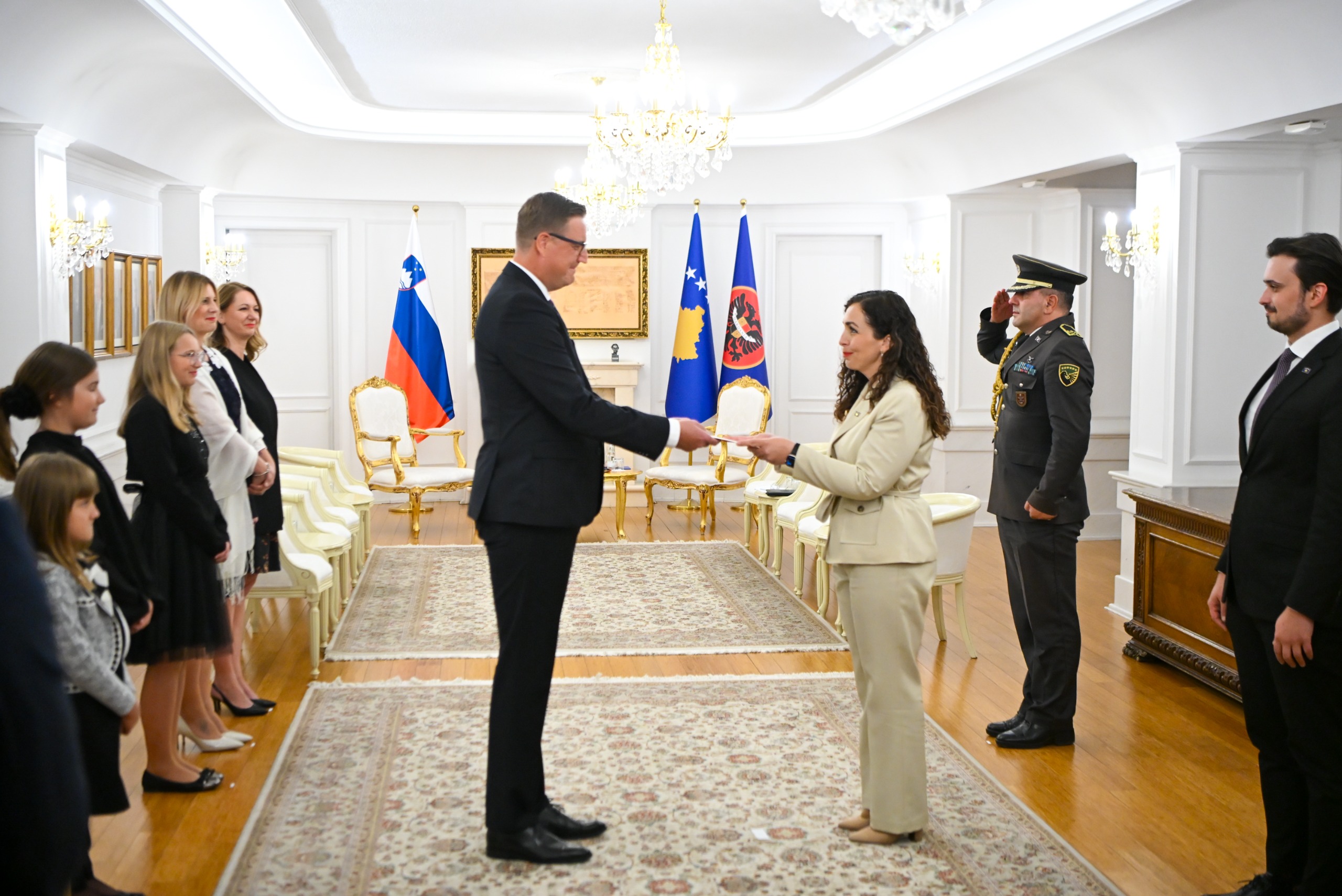 Presidentja Osmani pranoi letrat kredenciale nga ambasadori i ri i Sllovenisë në Kosovë, Borut Blaj