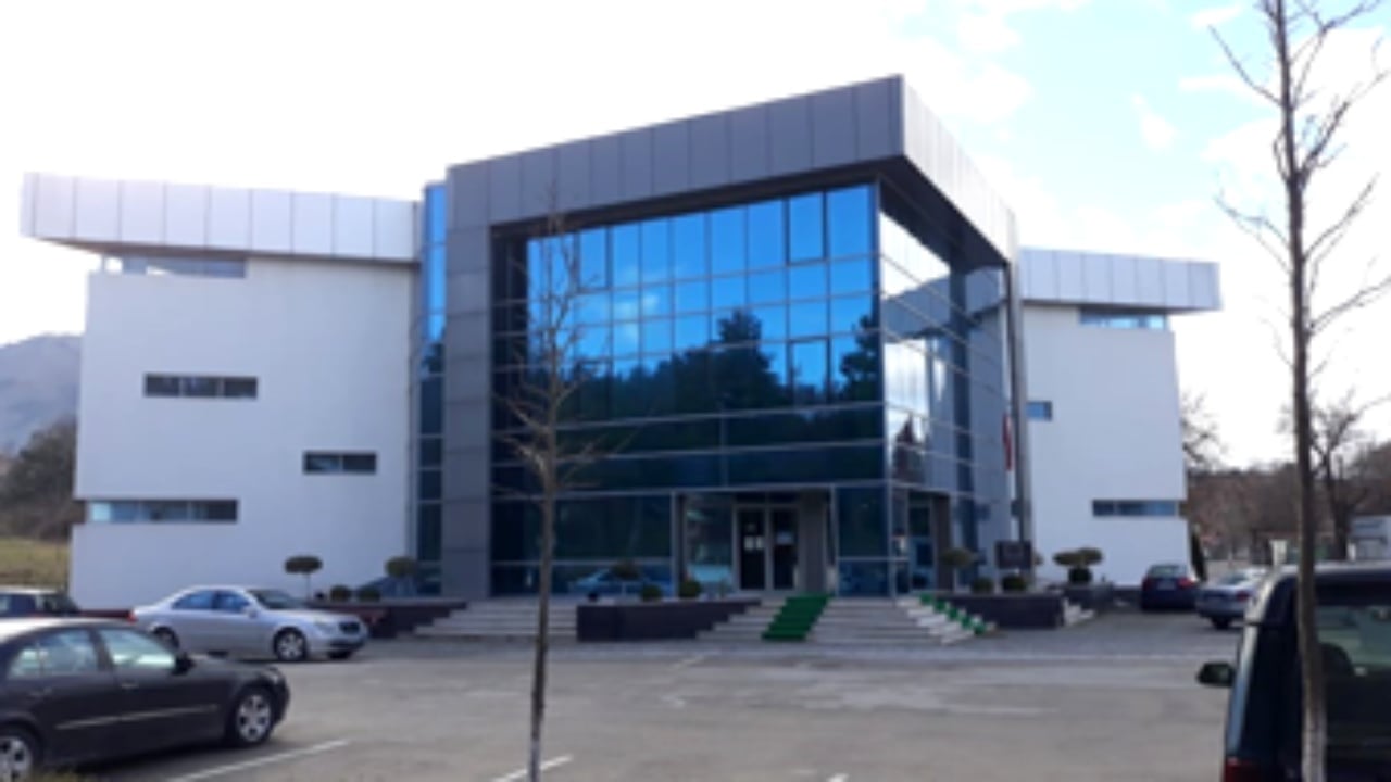 Prona, hotele dhe automjete/ Sekuestrohen pasuritë e ‘kamerierit’ dhe familjarëve të tij