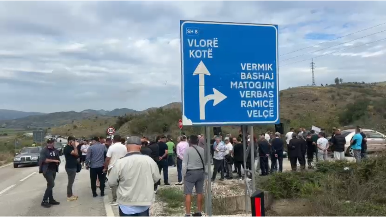 Protestë për rrugët në Vlorë, banorët e gjashtë fshatrave bllokuan sërish aksin kombëtar