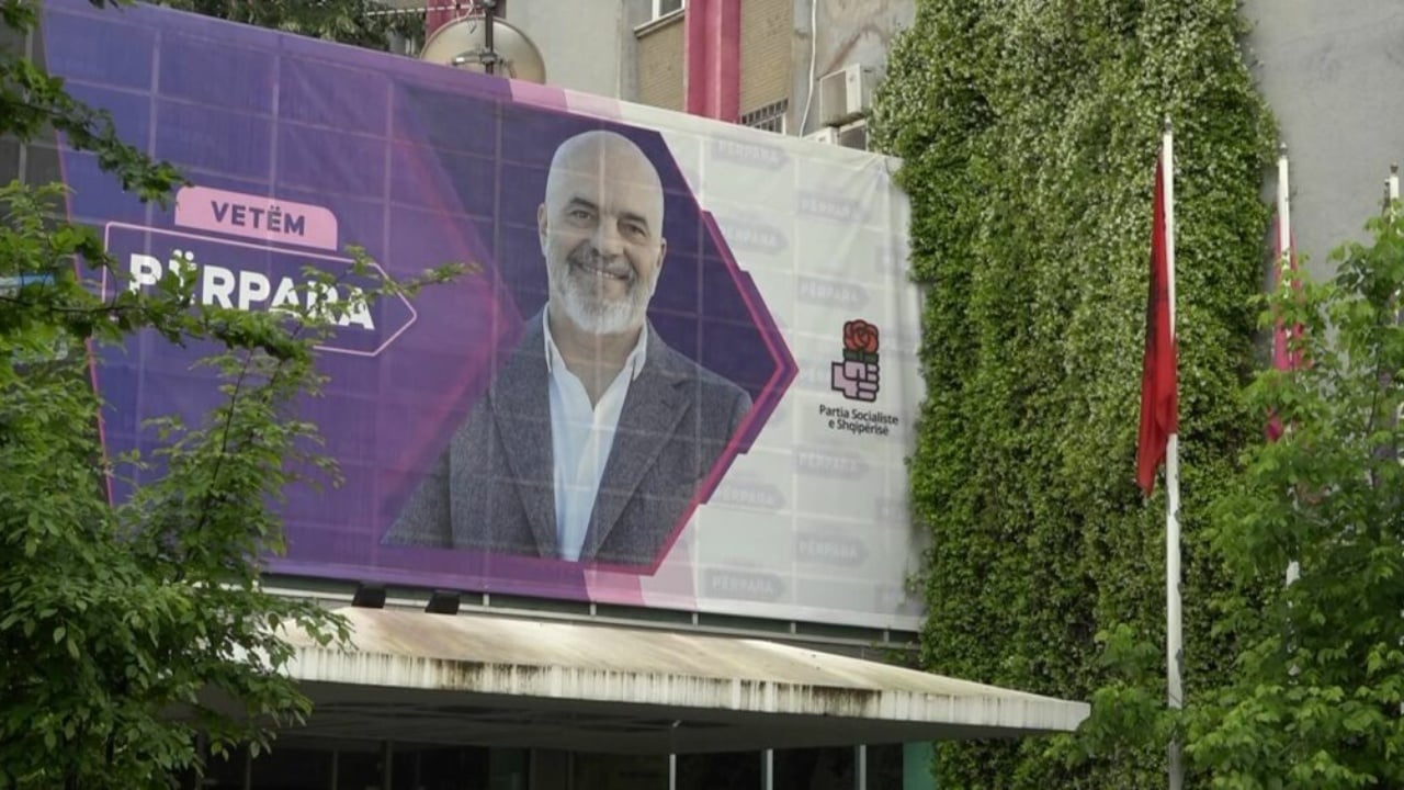 PS mbledh sot grupin parlamentar, i pranishëm edhe Edi Rama. Në fokus ndryshimet në rregulloren e Kuvendit