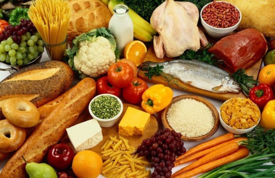 Pse duhet të hamë të njëjtat ushqime kur jemi në dietë?