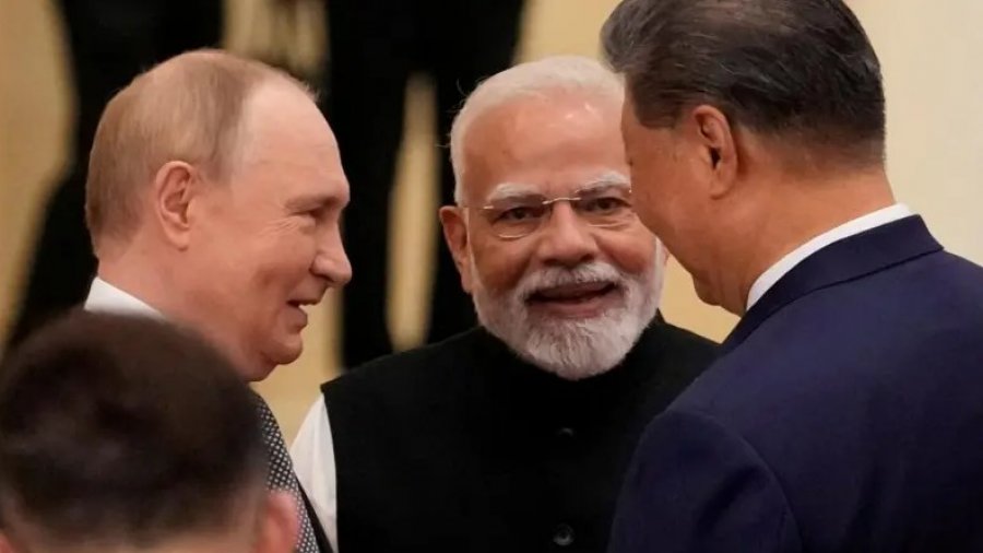 Pse nuk ishte kryeministri i Indisë në paradën e madhe të Kinës?