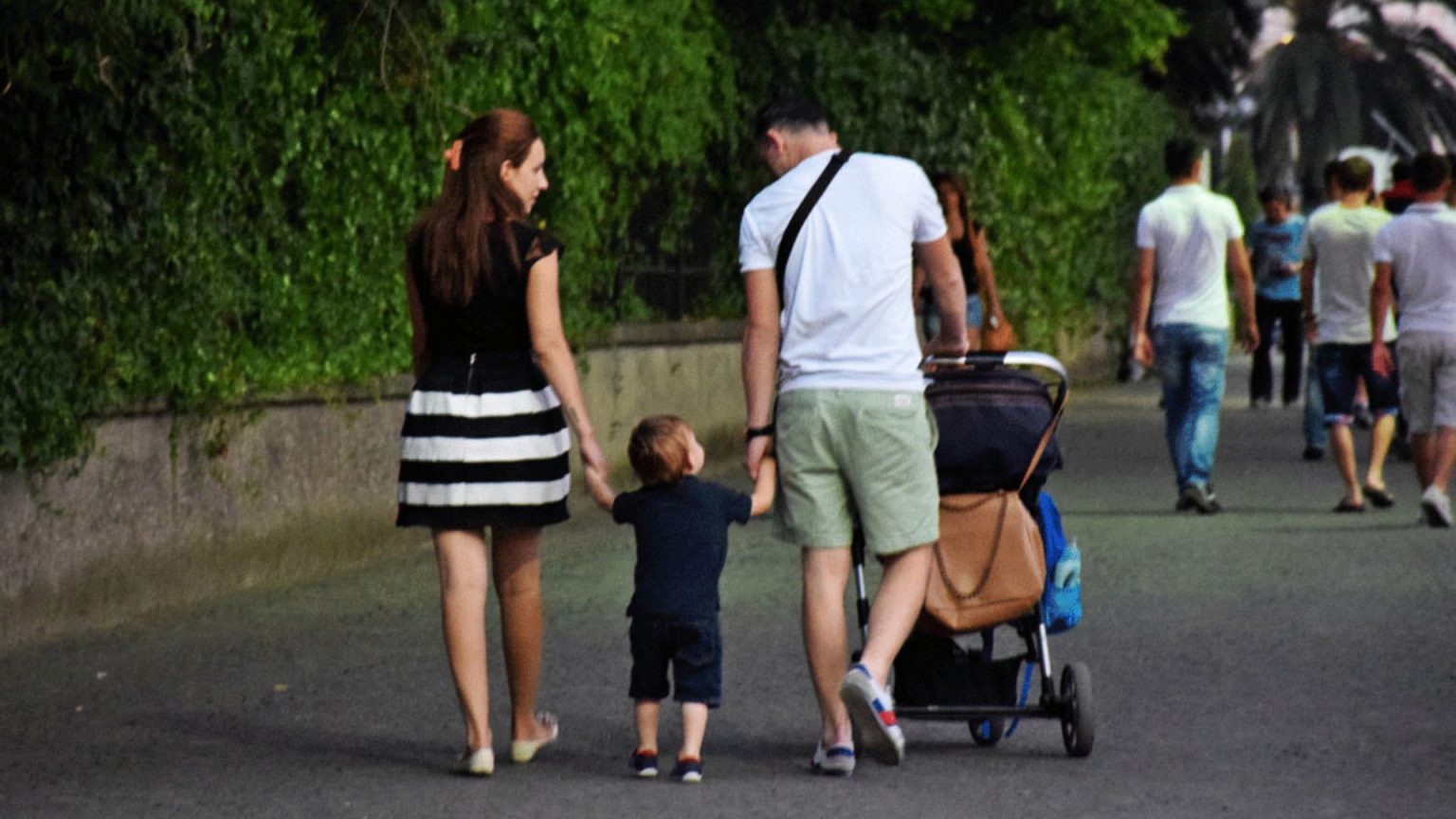 Që të jeni në kujtimet e fëmijëve tuaj nesër, duhet të jeni në jetën e tyre sot…