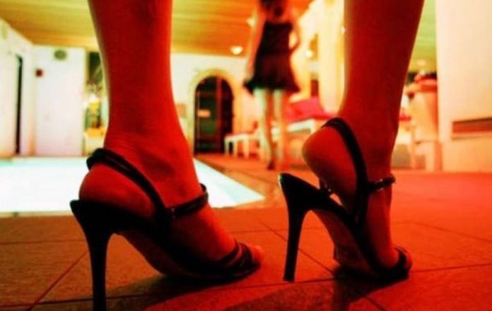Qëllim, shfrytëzim prostitucioni/ Trafikuan vajza nga Uganda, Prokuroria Fier arreston ‘tutorin’ dhe bashkëpunëtorët…