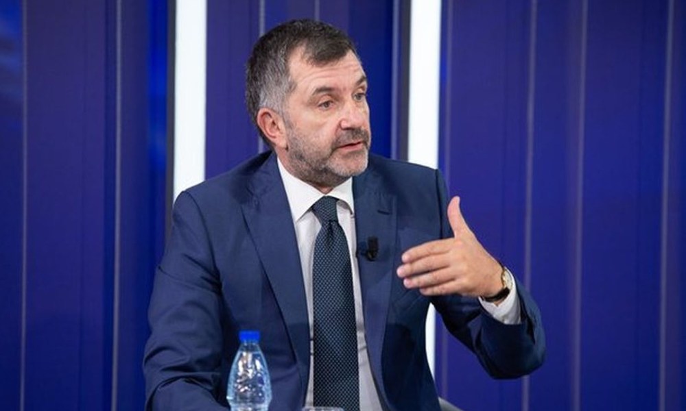 Qeveri me kukulla qesharake/ Bushati: Fituesja e madhe pikturës së Ramës është Balluku