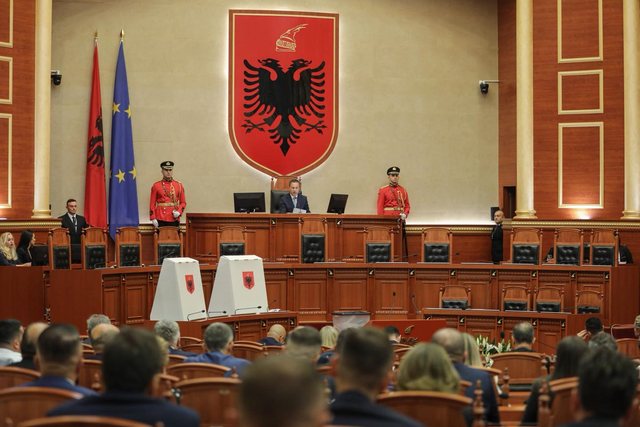 Qeveria fut në Kuvend pr/ligjin për gjininë/ Nuk ka ndarje të prerë, burrë dhe grua