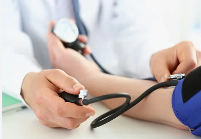 Qeveria heq kufizimin e moshës për check-up-in falas: Pensionistët mbi 70 vjeç do të përfitojnë shërbimin