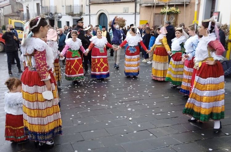 Rai3 Calabria nis programe në radio dhe televizion në arbërisht