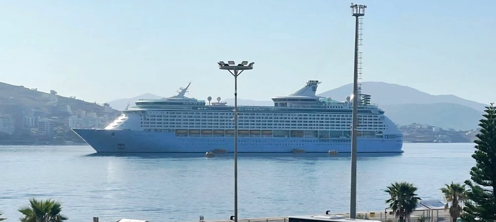 Rama mburret me kroçerën luksoze në Sarandë