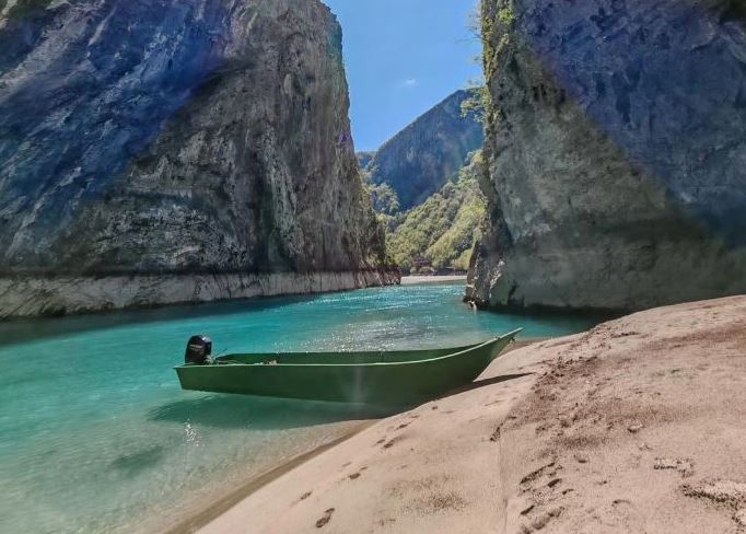 Rama ndan pamjet: Liqeni i Komanit e Lumi i Shalës, mikpritës të mijëra vizitorëve