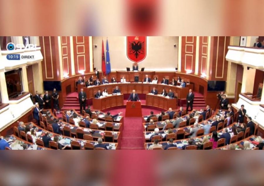 Rama shkelmon rregulloren e kuvendit, u heq të drejtën e diskutimit deputetëve, voton programin e qeverisë pa debat