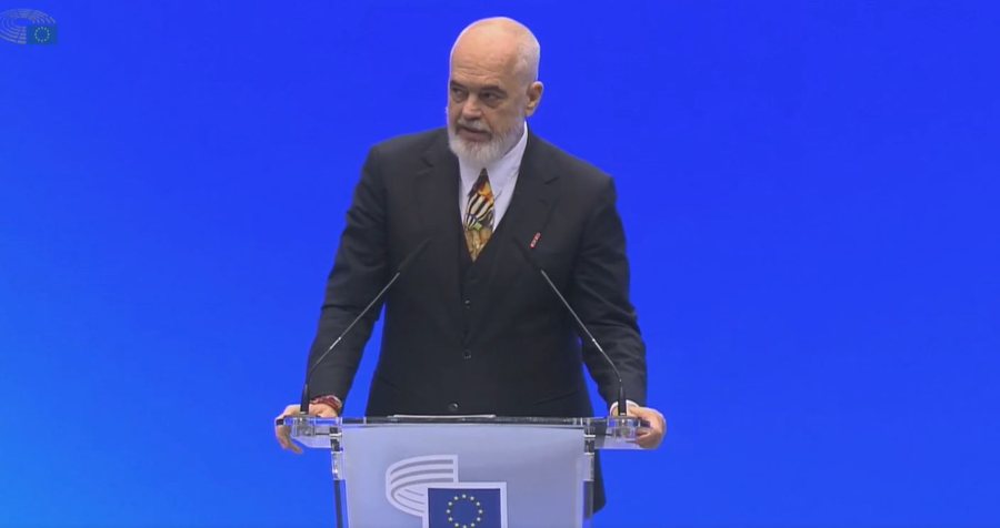 Rama vlerëson Oliver Röpke: Këmbëngulët që ardhmja e Ballkanit është në BE