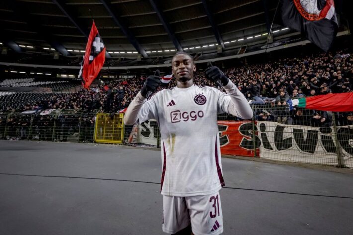 Real Madrid dhe Barcelona futen në garë për yllin e ri belg që mbulon 3 pozicione