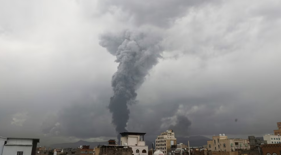 Rebelët Huthi: Izraeli ka sulmuar kryeqytetin e Jemenit