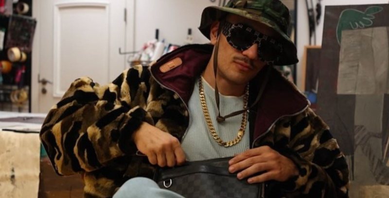 Reperi i njohur shqiptar përballet me akuza të rënda për drogë dhe armëmbajtje pa leje