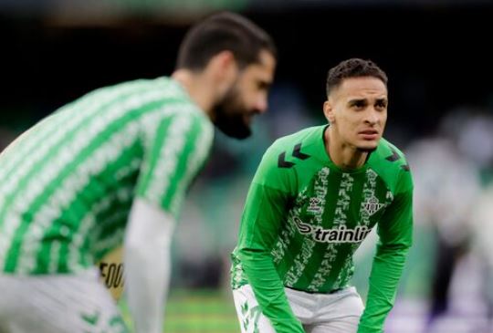 Rikthimi te Betis, Antony: Zgjedhja e duhur, te United gjithçka e vështirë