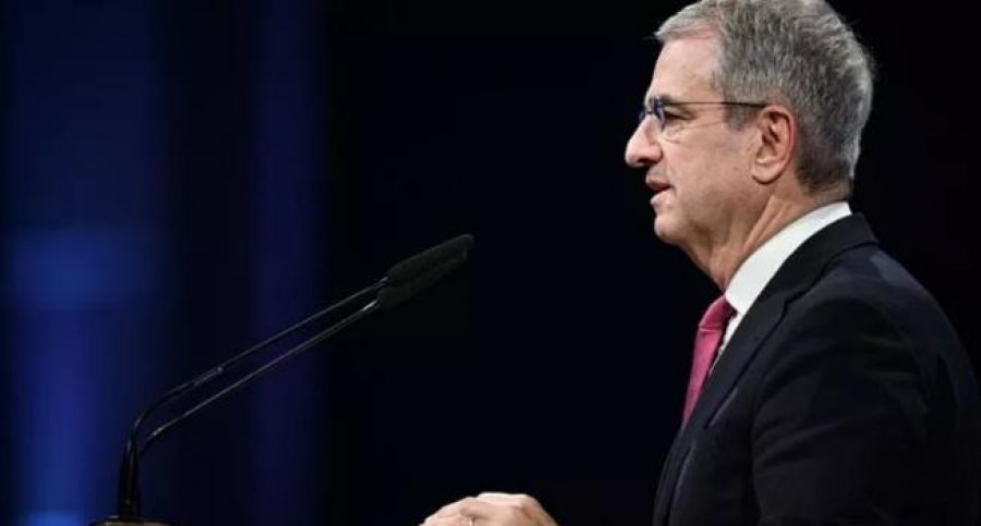 Romanca me vartësen i kushton karrierën! Shkarkohet CEO -ja i një tjetër kompanie të njohur