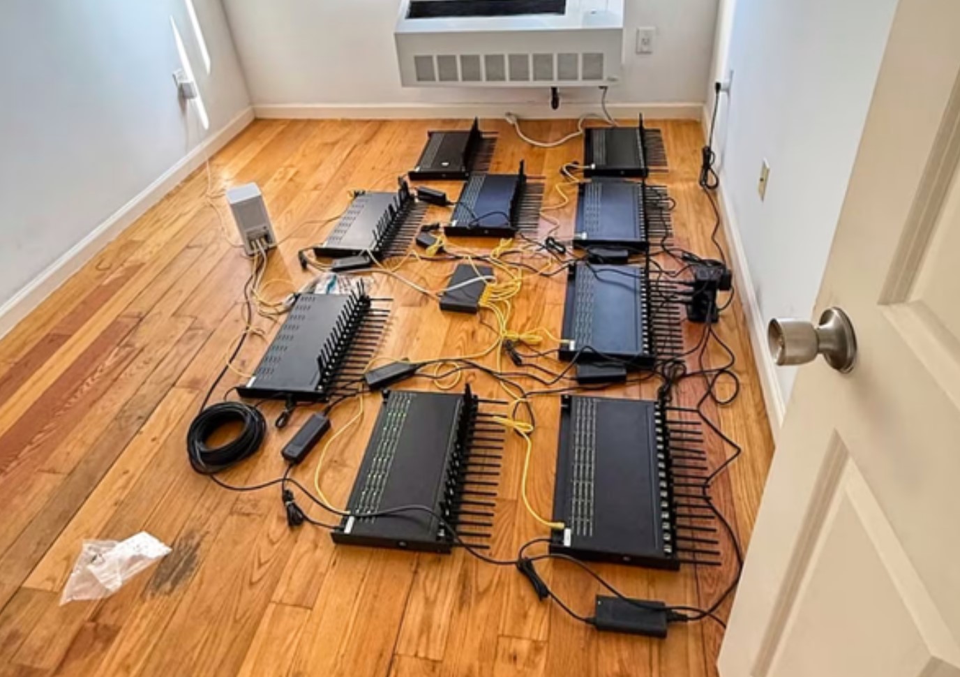 Rrjet i rrezikshëm pranë OKB-së: Shërbimi Sekret çmonton mbi 300 servera që mund të fiknin gjithë rrjetin celular në Nju Jork