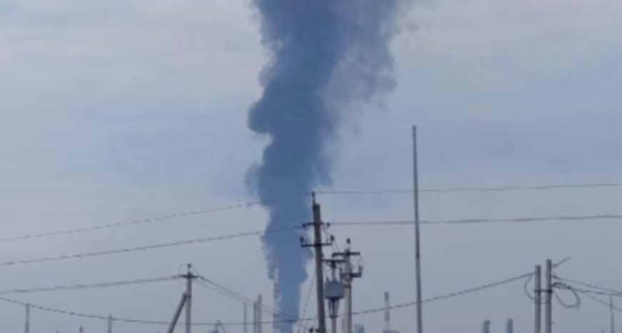 Rusia: Ukraina ka sulmuar një kompleks për përpunimin e naftës