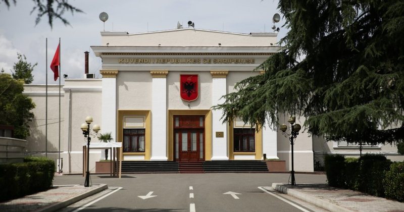 Saga e Kuvendit: Nga arnimet e godinës ekzistuese, tek shembja e Piramidës….