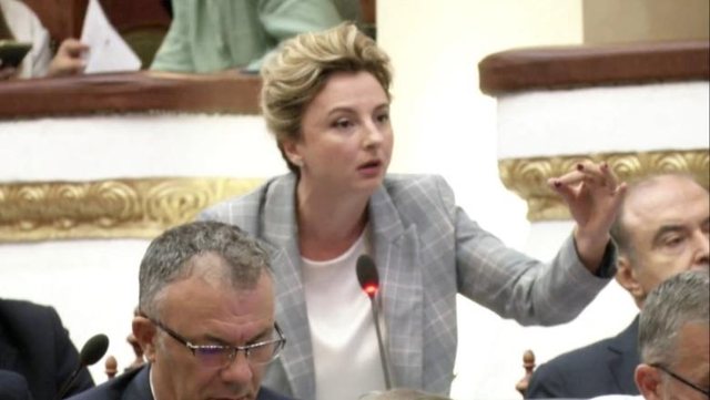 “Seanca e kaluar ishte për tu talluar me shqiptarët”/ Xhixho: Çfarë statusi kishte Diella në parlament?