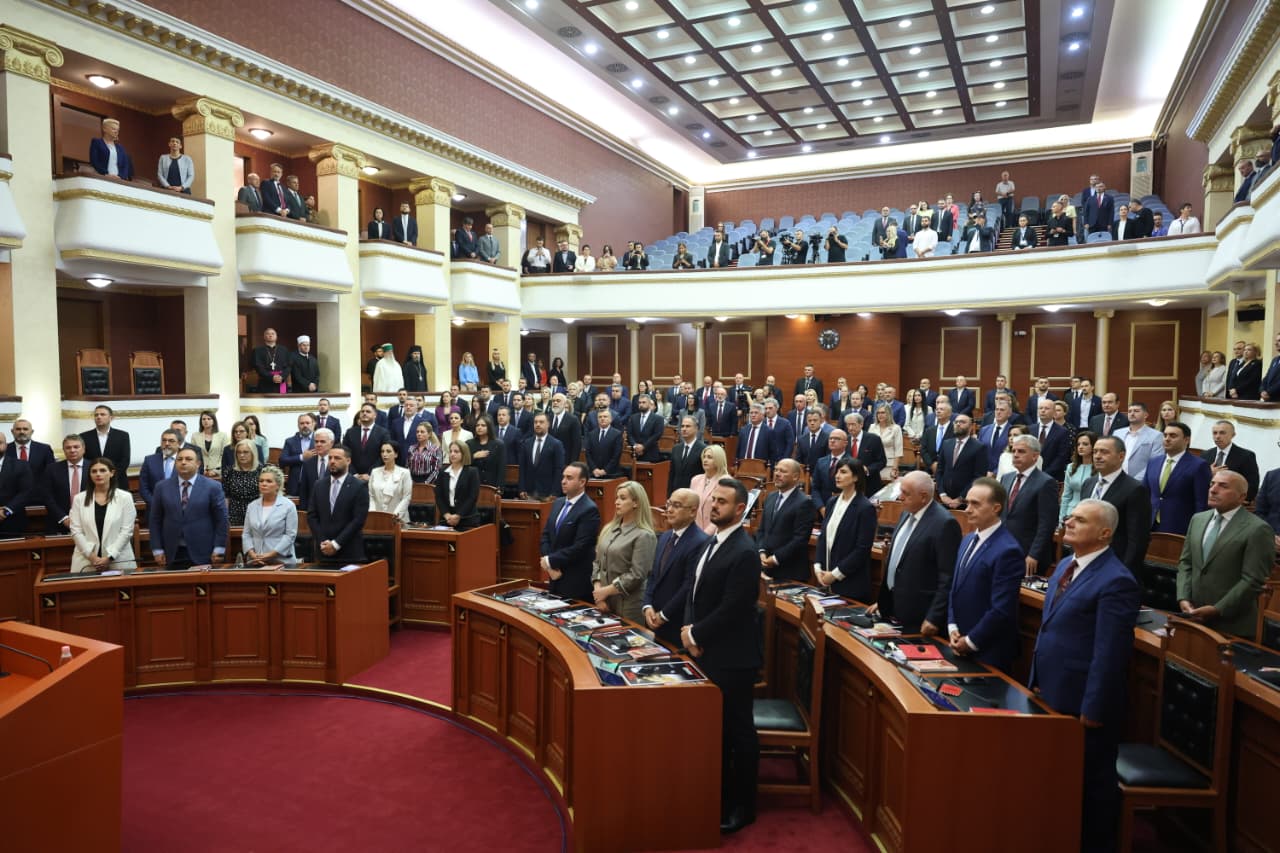 Seanca e parë e Kuvendit, kush janë 5 deputetët që nuk u betuan?