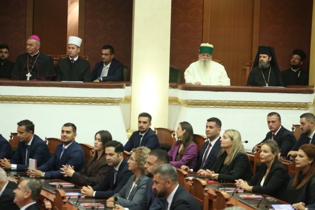 Seanca e parë plenare, të pranishëm përfaqësuesit e komuniteteve fetare në vend